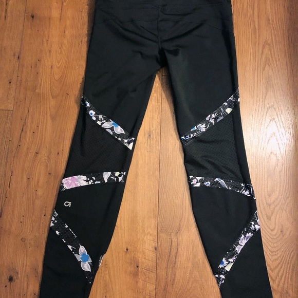 GapFit women’s small leggings - Picture 3 of 6